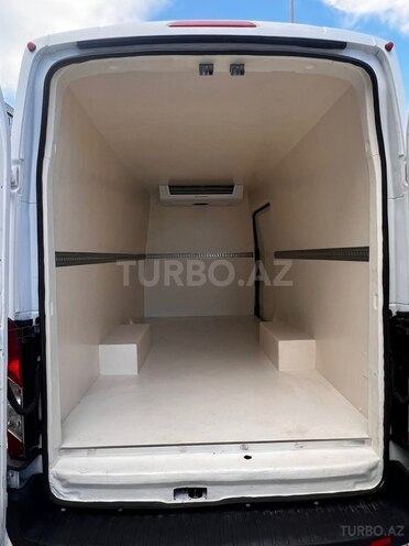 Ford Transit-9