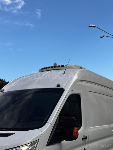 Ford Transit-5