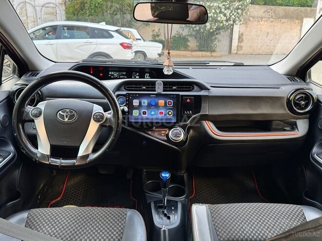 Toyota Aqua-15