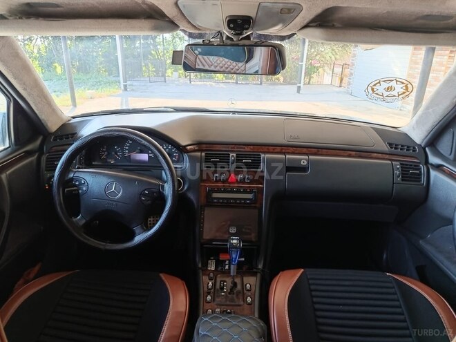Mercedes E 240-3