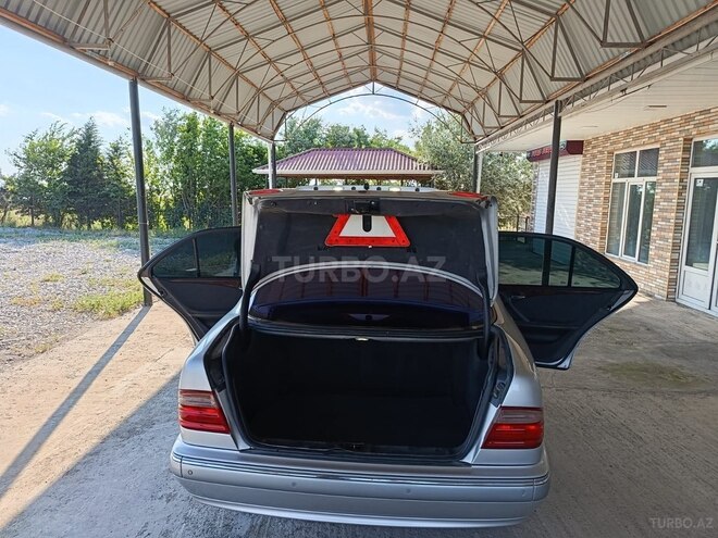 Mercedes E 240-10