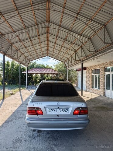 Mercedes E 240-2