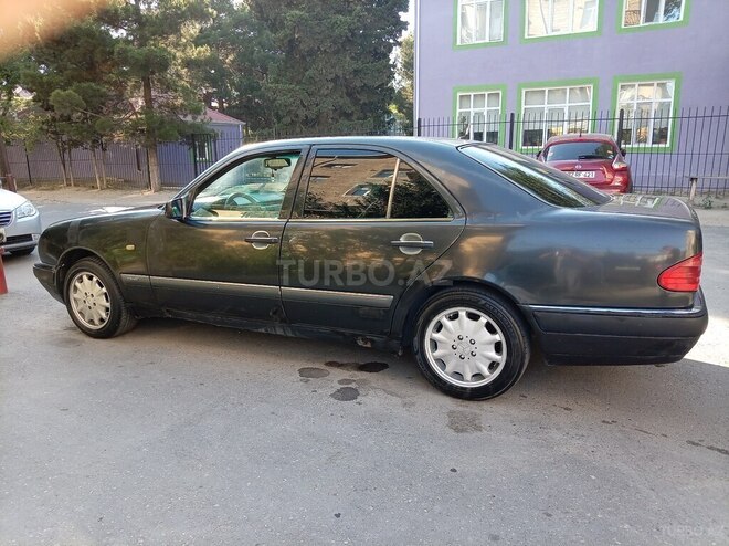Mercedes E 300-5