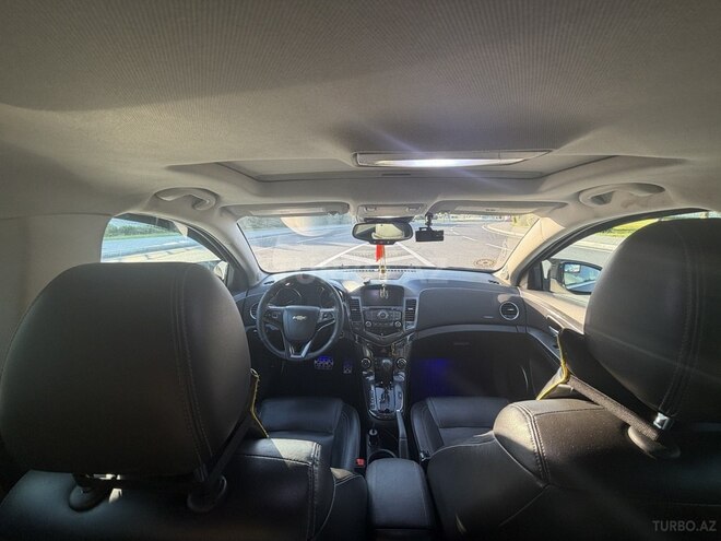 Chevrolet Cruze-12