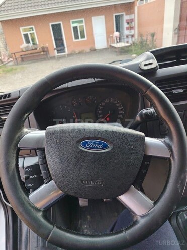 Ford Transit-3