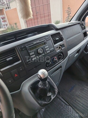 Ford Transit-4