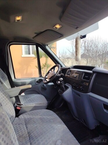 Ford Transit-6