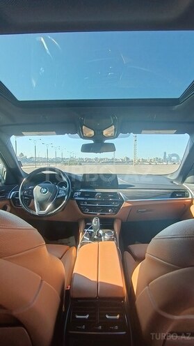BMW 530e-8