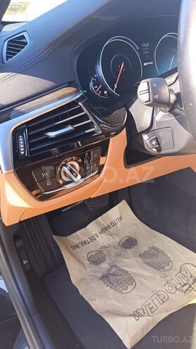 BMW 530e-13