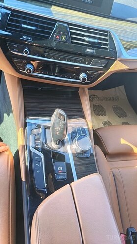 BMW 530e-15