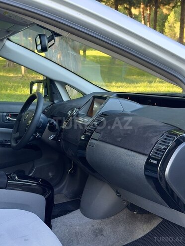 Toyota Prius-9
