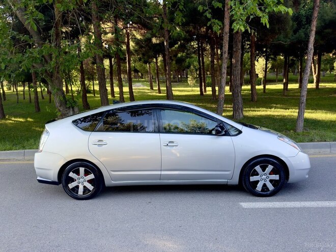 Toyota Prius-4