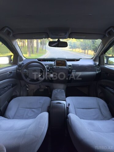 Toyota Prius-12