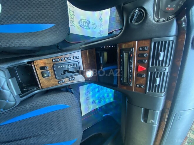 Mercedes E 240-11