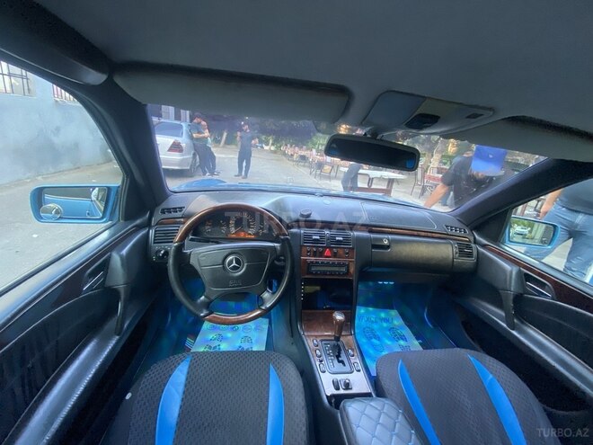 Mercedes E 240-8