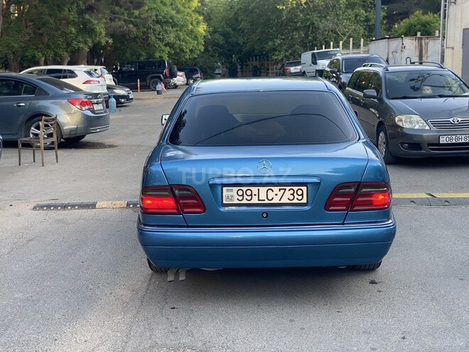 Mercedes E 240-6