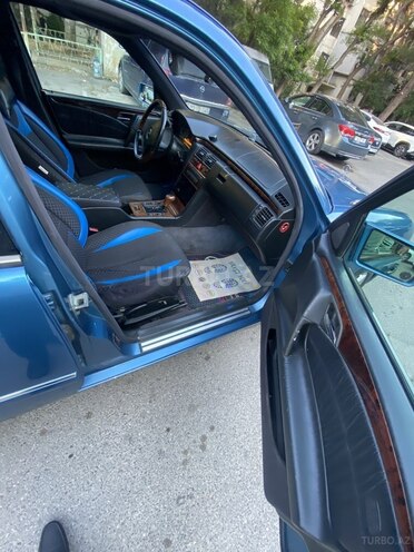 Mercedes E 240-2