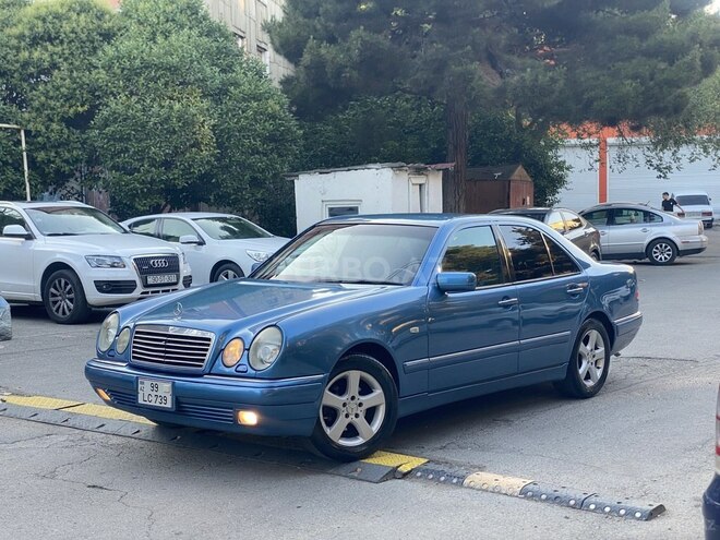 Mercedes E 240-5