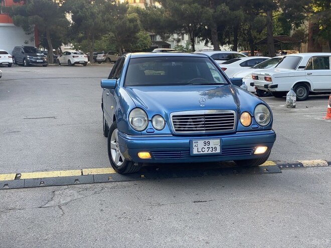 Mercedes E 240-4