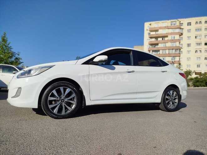 Hyundai Accent-4