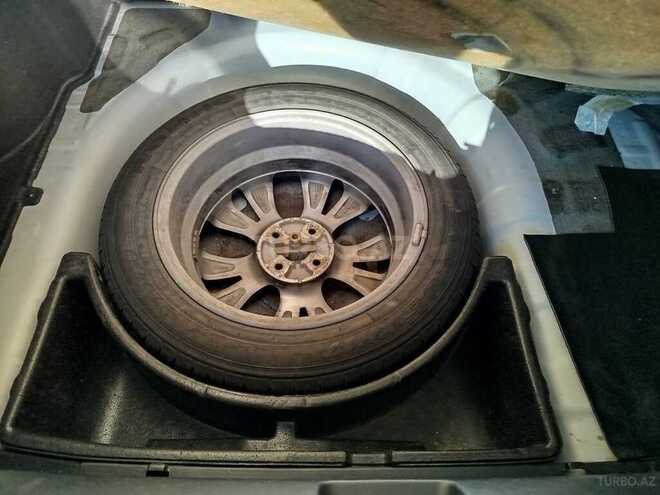 Hyundai Accent-7