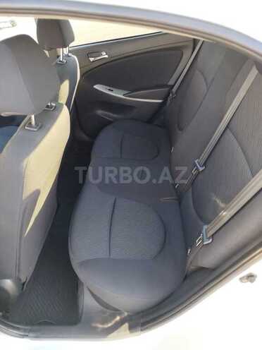 Hyundai Accent-9