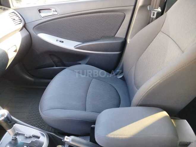 Hyundai Accent-10