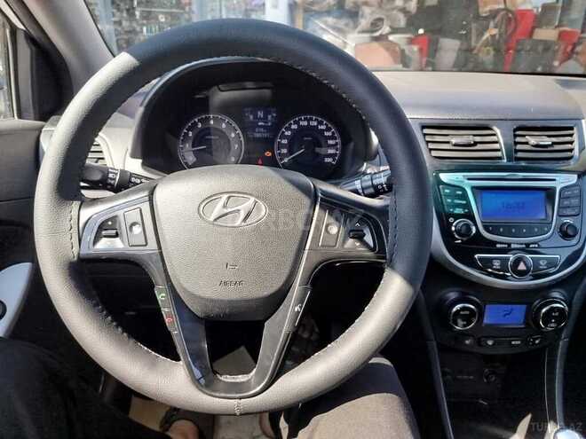 Hyundai Accent-14