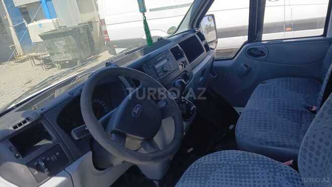 Ford Transit-6