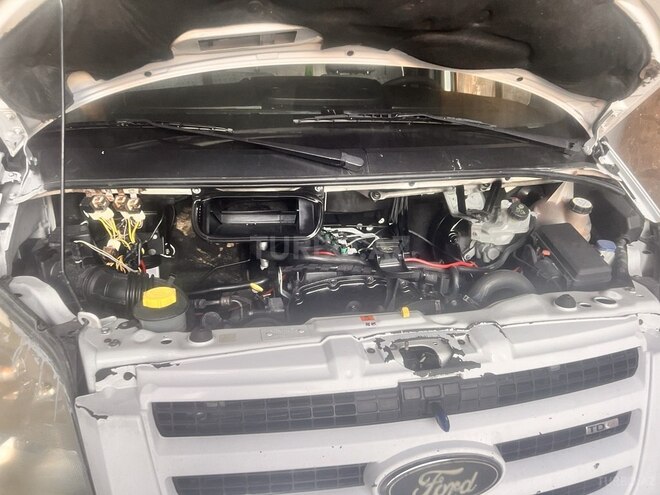 Ford Transit-4