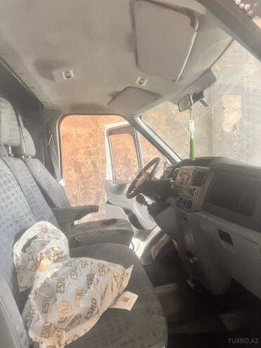 Ford Transit-8