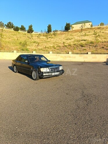 Mercedes 220 E-2