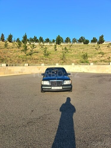 Mercedes 220 E-1