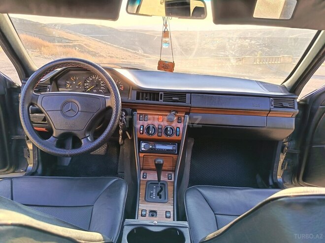 Mercedes 220 E-9