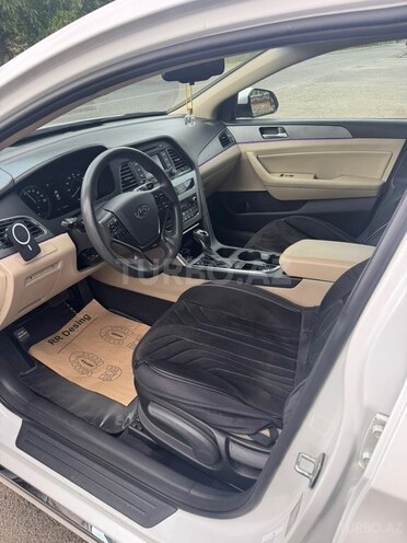 Hyundai Sonata-6