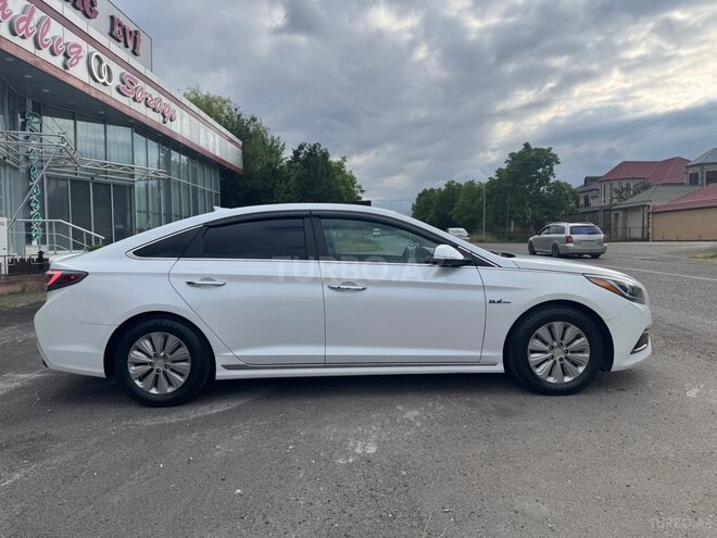 Hyundai Sonata-4