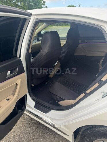 Hyundai Sonata-8
