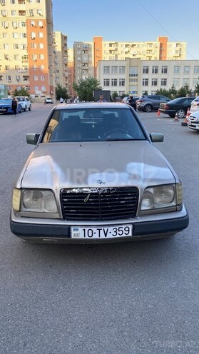 Mercedes 230 E-1