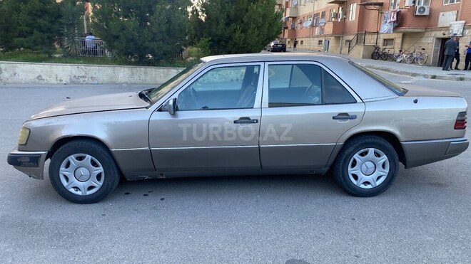 Mercedes 230 E-3