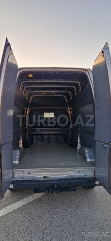 Ford Transit-10