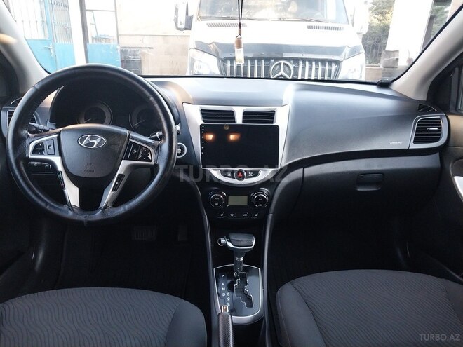 Hyundai Accent-9