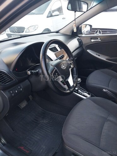 Hyundai Accent-7