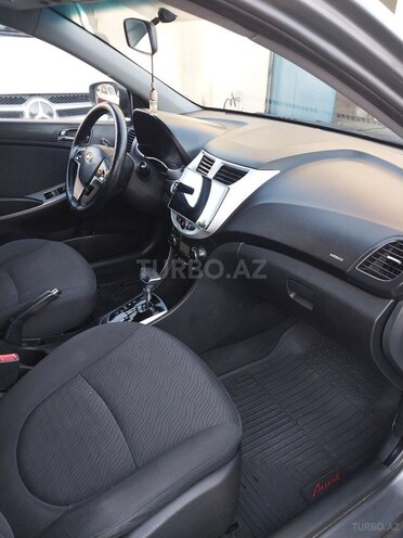 Hyundai Accent-5