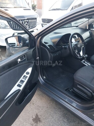 Hyundai Accent-6