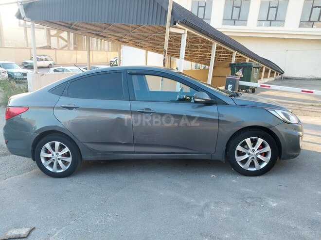 Hyundai Accent-4