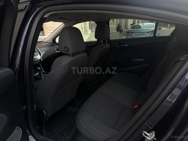 Chevrolet Cruze-13