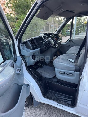 Ford Transit-9