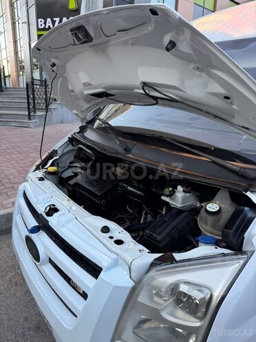 Ford Transit-10