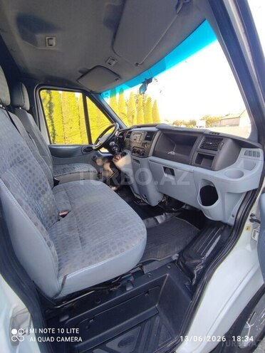 Ford Transit-15
