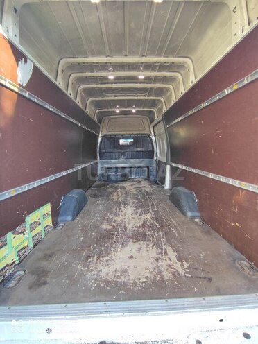 Ford Transit-16